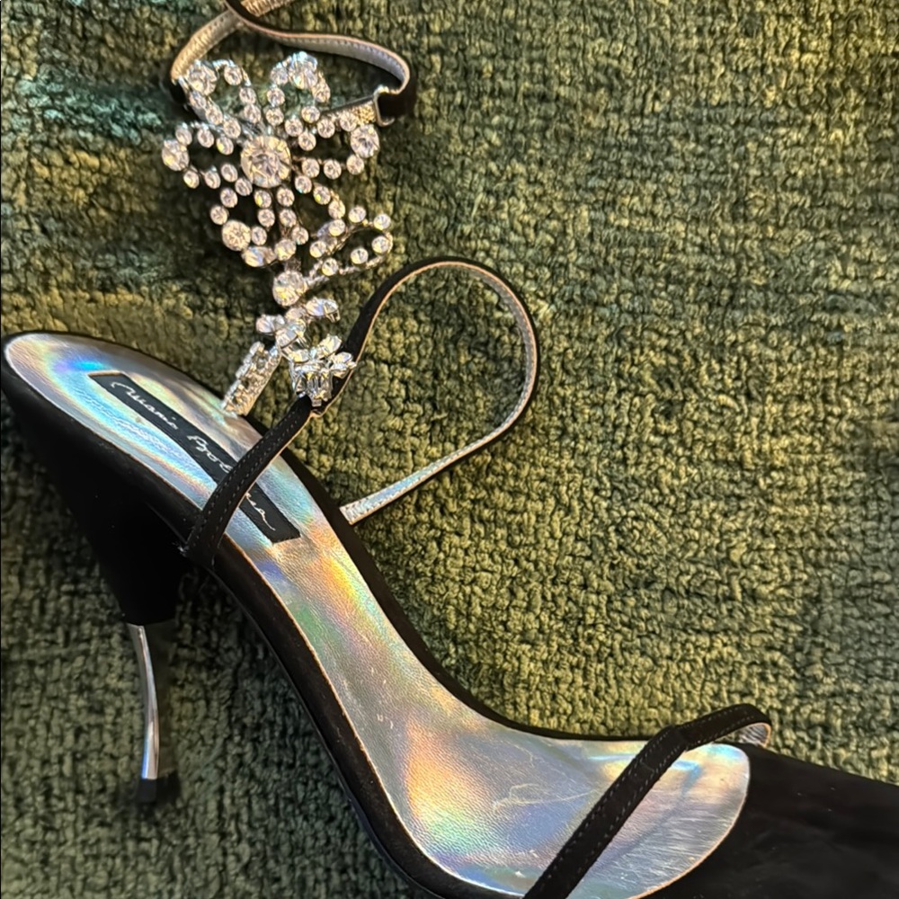 Elegant Black Women's Heels with Rhinestone Embellishment too made n Italy